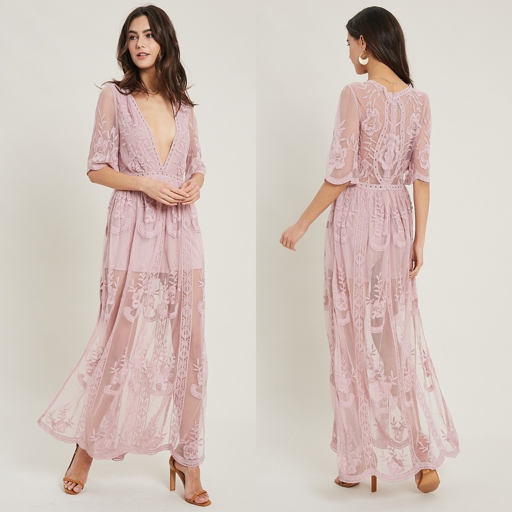 'Amelia' Lace Maxi Dress